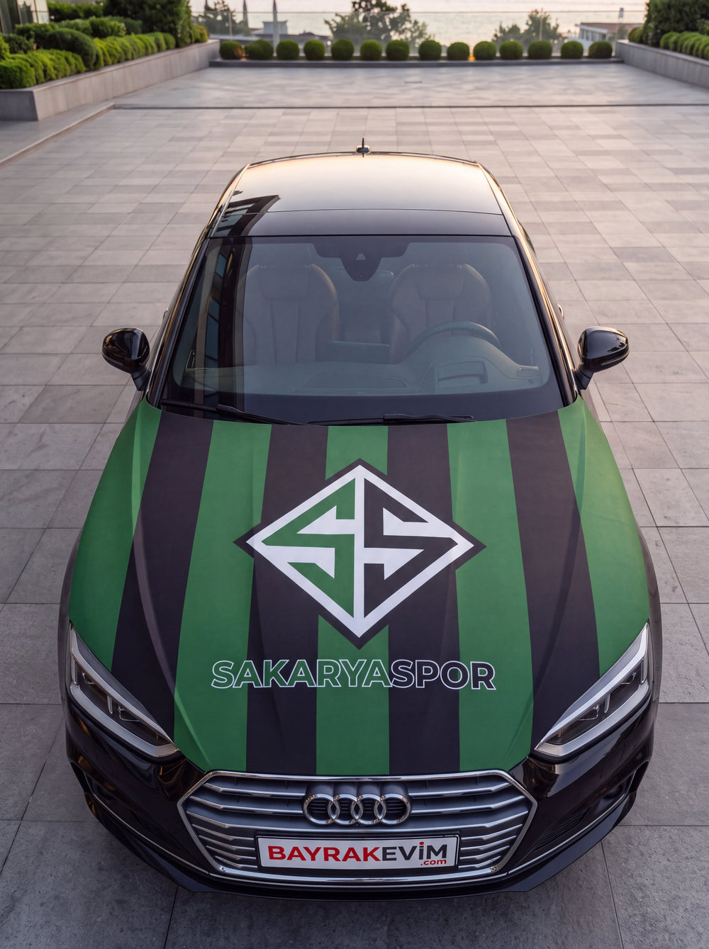 Sakaryaspor Kaput Bayrağı